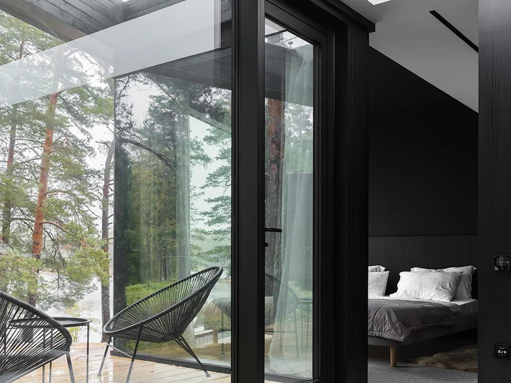 Загородный дом Stockholm с панорамными окнами на берегу реки Вуокса