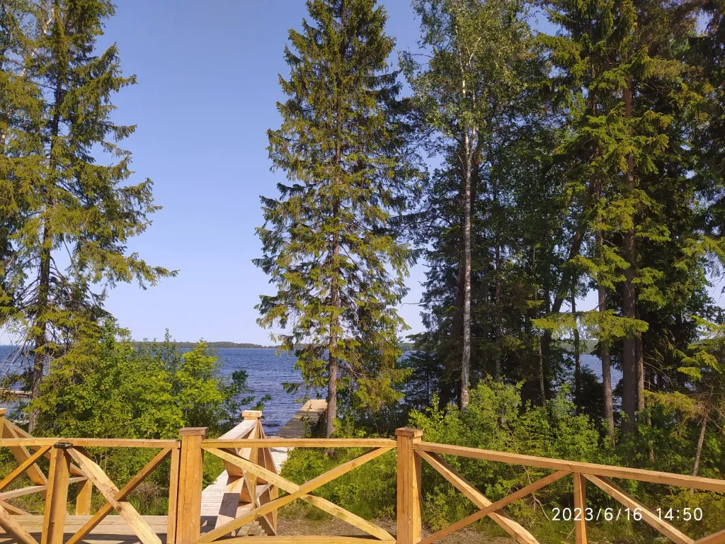 Дом на берегу озера