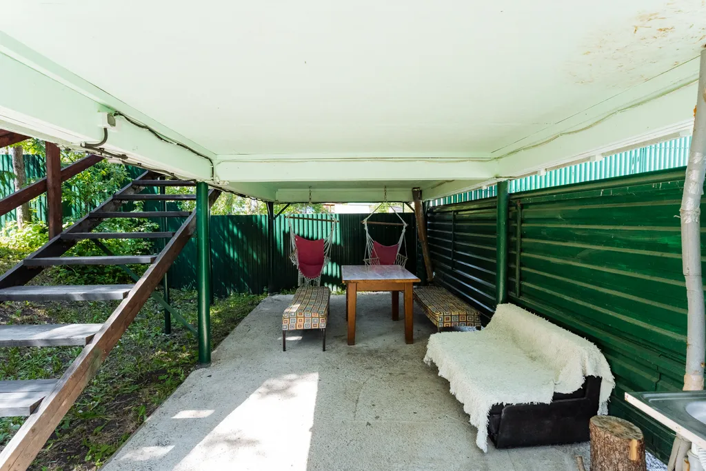 Бунгало на берегу озера в границе леса