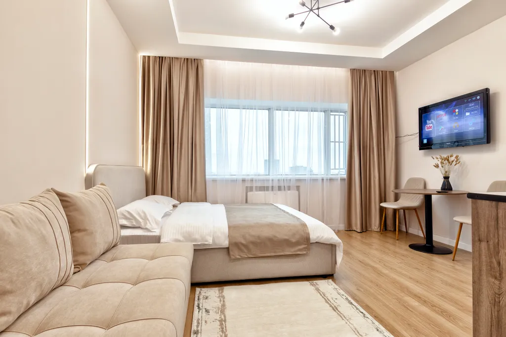 Элитная студия с панорамным видом из окна в самом центре столицы