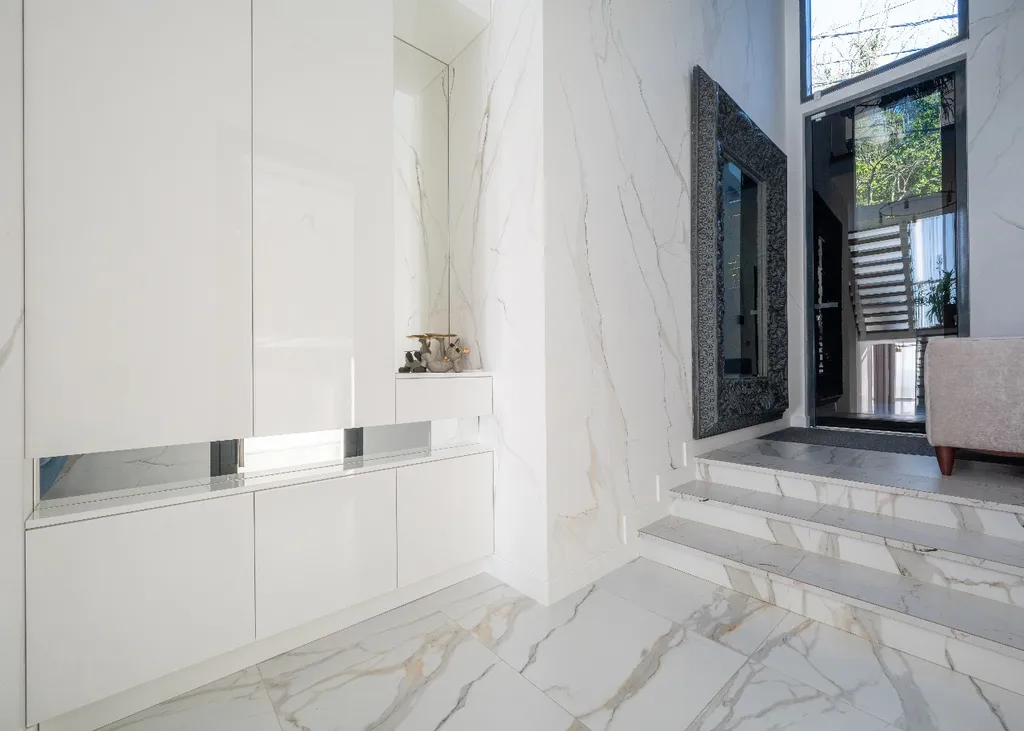 Современная вилла с красивым видом на море