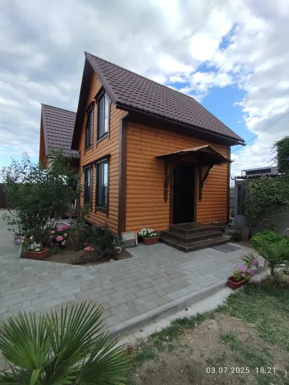 Котедж в тихом саду у моря