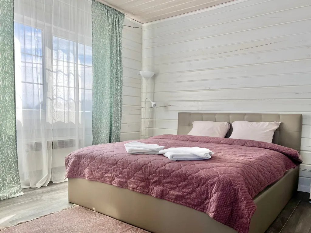 Большой дом N2 с сауной и камином на озере Лунном