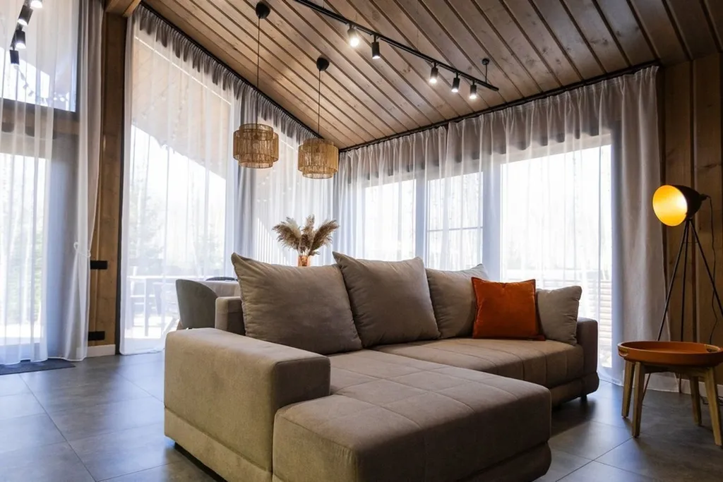 Дизайнерский панорамный дом с сауной в хвойном лесу