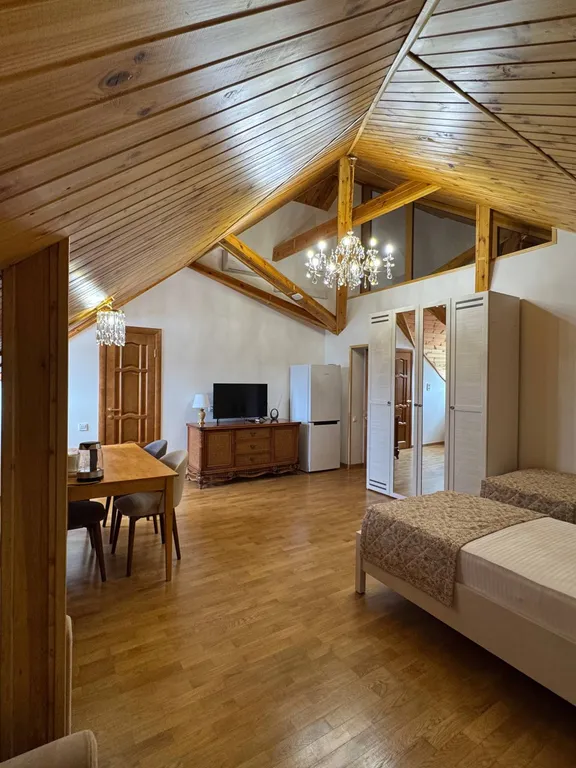 Четырехместный семейный номер с четырьмя кроватями в мансарде