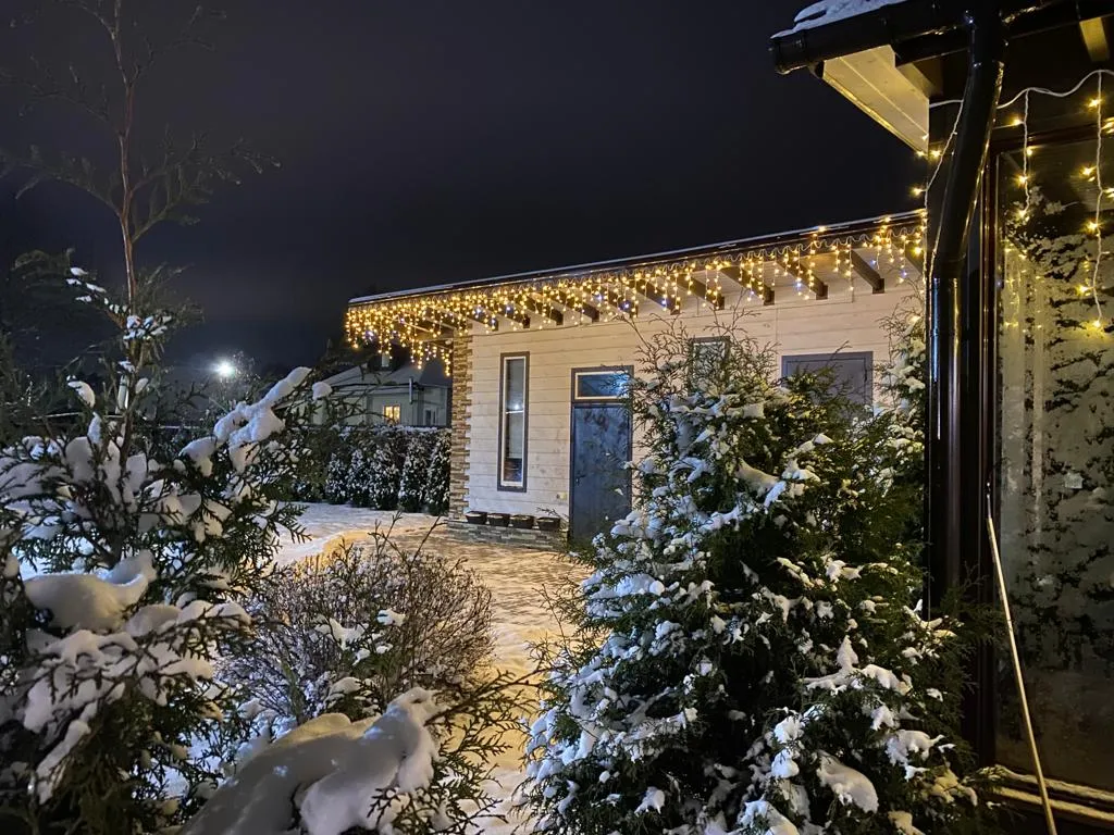 Уютный коттедж с баней и подогреваемой купелью.