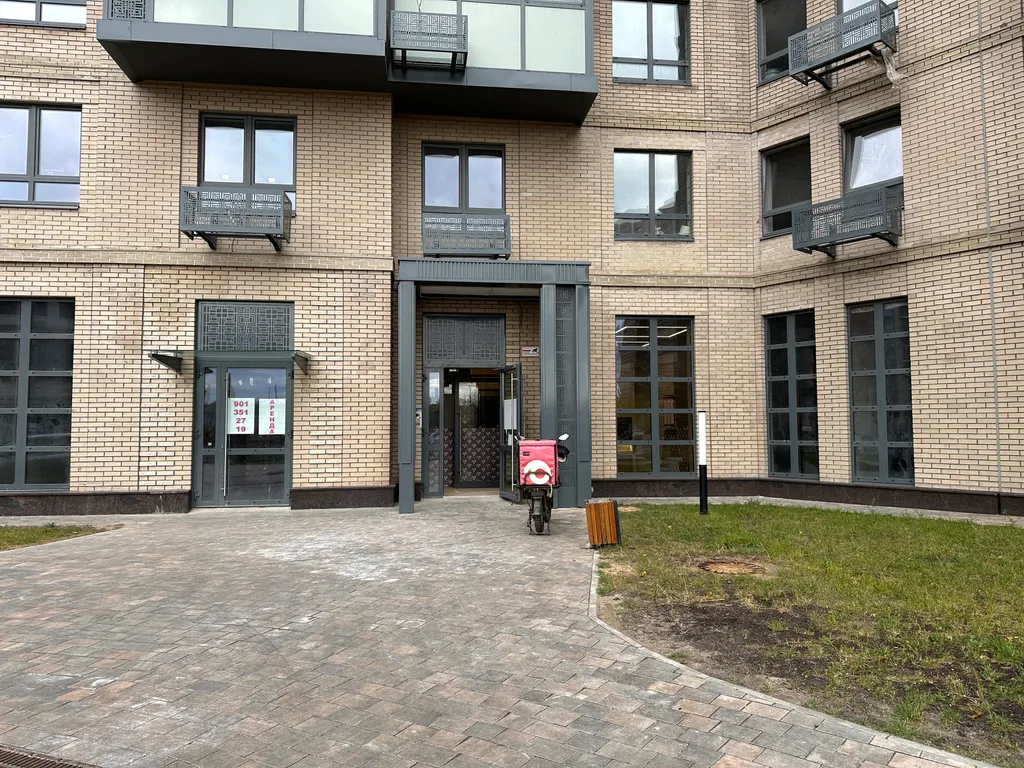 Светлая 1-комнатная квартира с дизайнерским ремонтом