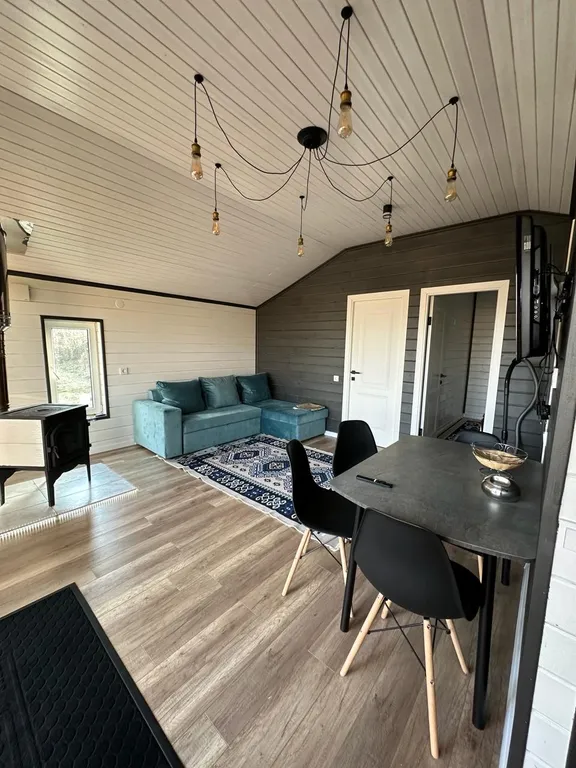 Уютный дом в лесу