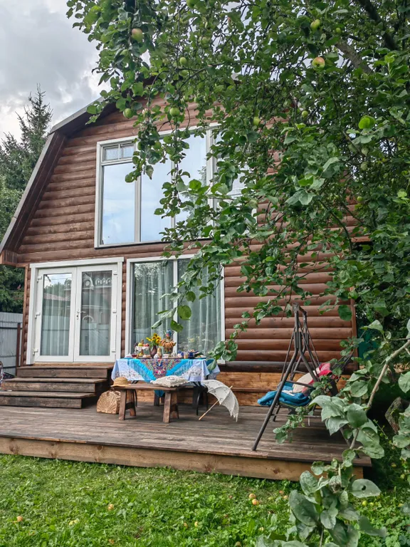 Дом с видом на церковь