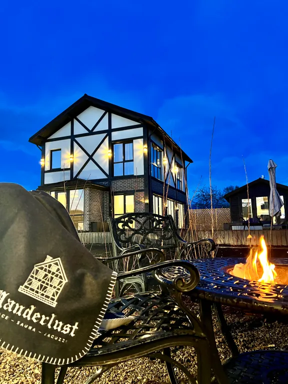 Wanderlust: загородный дом у реки с баней и джакузи