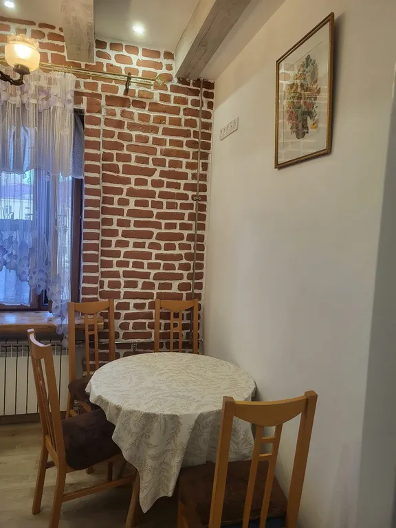 Апартаменты логово румс двухкомнатные пятиместные