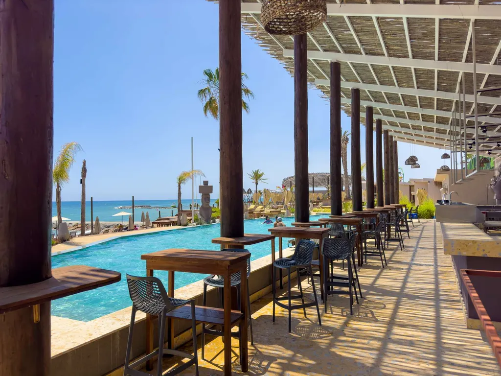 Azura World E с премиум инфраструктурой