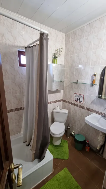 Трёхэтажный таунхаус в живописном месте с большим садом