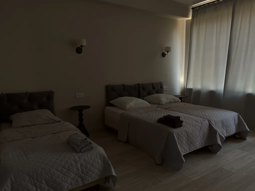 Комфортный просторный номер для семейной пары с детьми