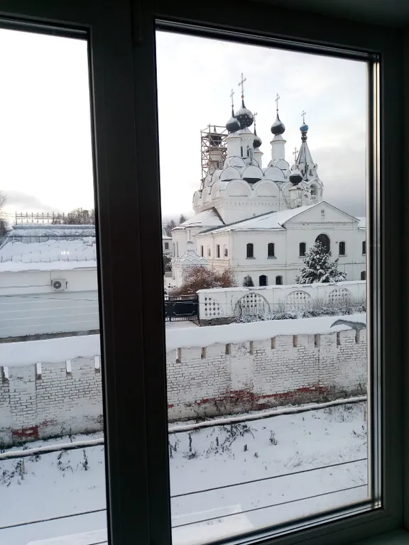 Трёхкомнатная квартира с видом на монастыри