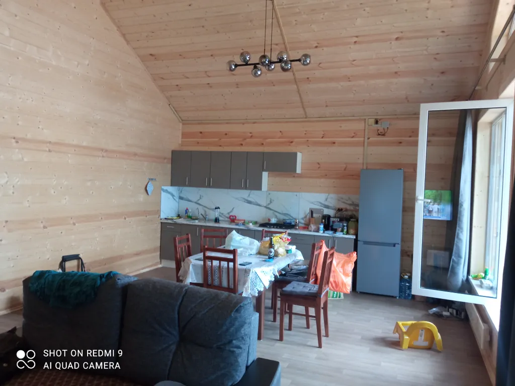 Коттедж с большой террасой на берегу Селигера