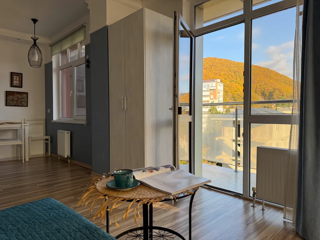 Студия с балконом