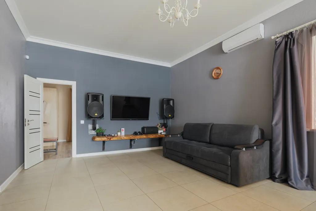 Комфортный дом на берегу реки в 30 минутах от центра города