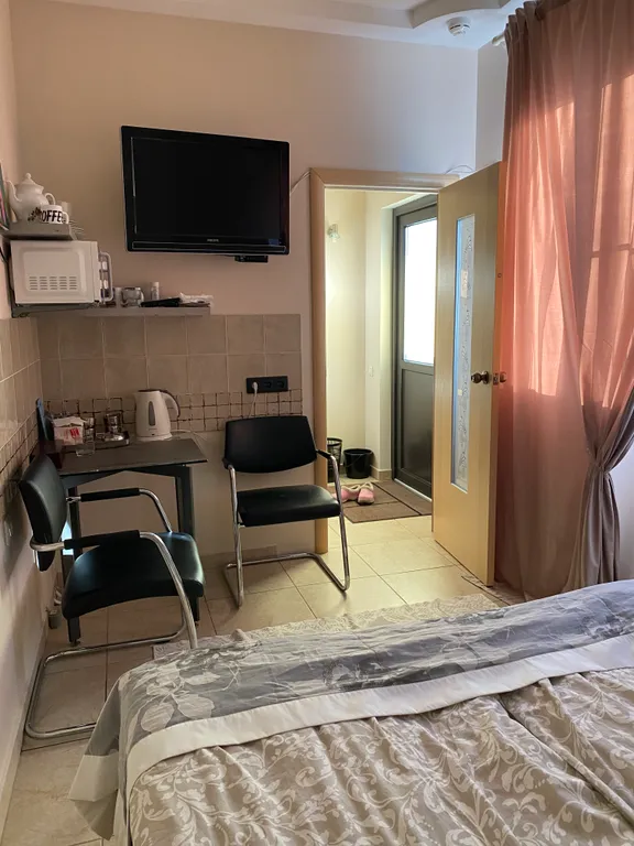 Домик с баней и террасой рядом с фонтанами Петродворца