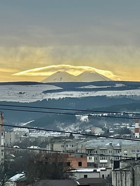 Квартира с видом на озеро и горы