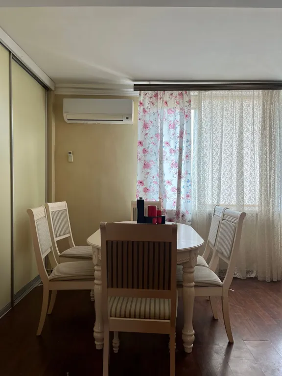 Трехкомнатная квартира у моря