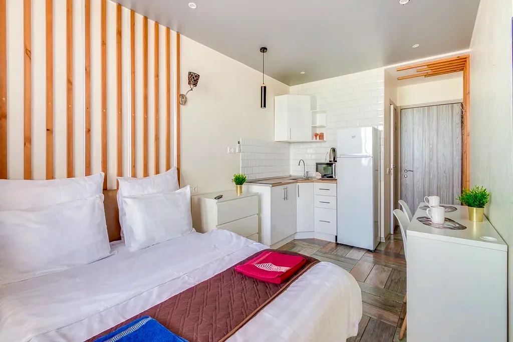 Уютная студия с большой лоджией в доме бизнес-класса