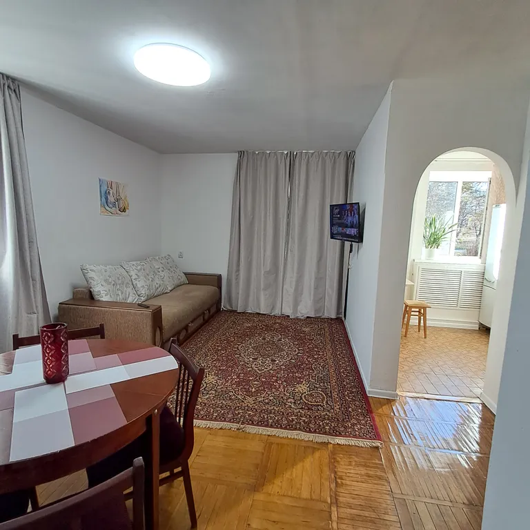 Светлая квартира в центре города с видом на новый сквер