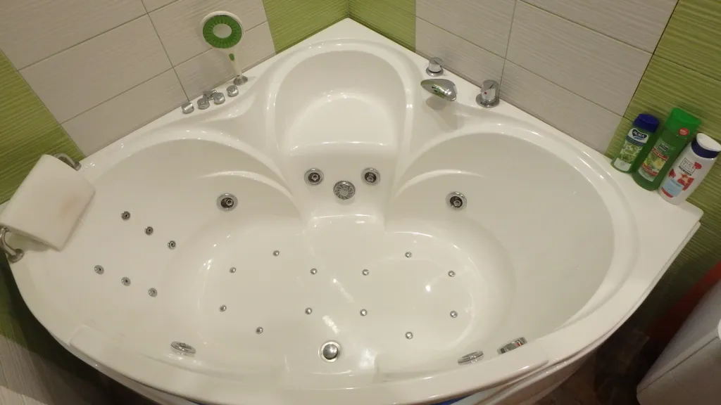 Элитная с джакузи и камином, центр, метро, парк, аква-парк, зоопарк, тцаура