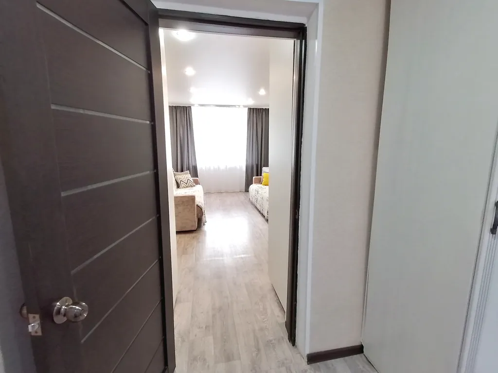 Уютная и тёплая квартира в центре города. Столовая расположена  в доме