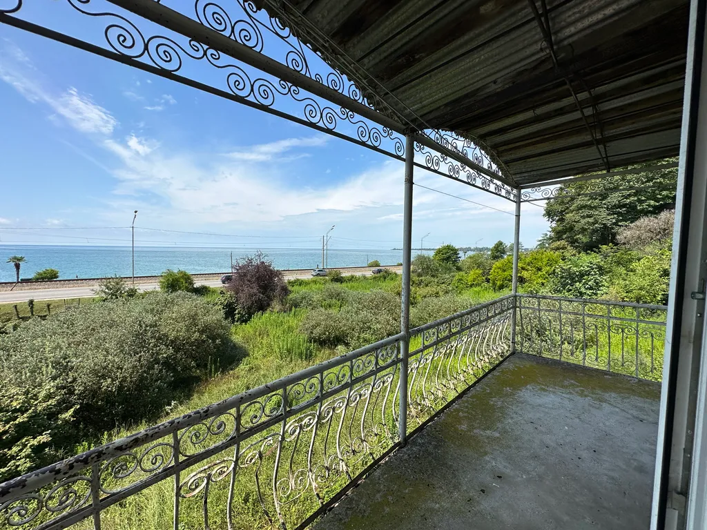 Дом на берегу моря