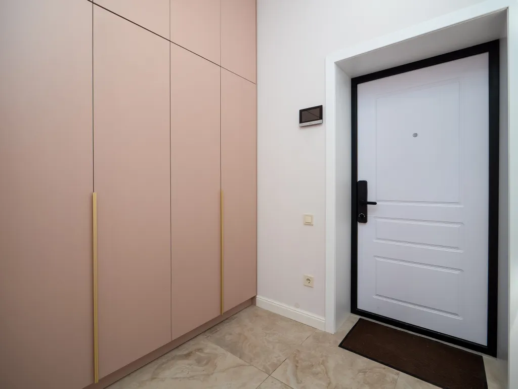 Уютная двухкомнатная квартира в районе Меги с видом на город