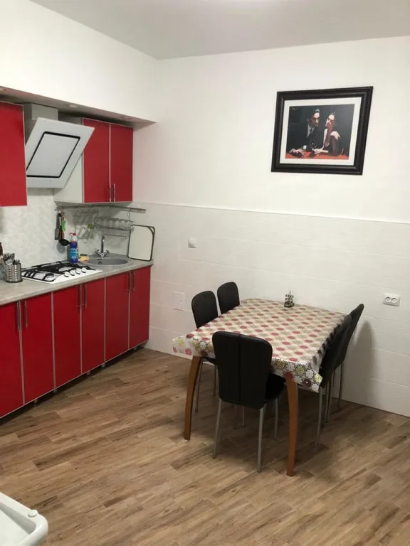 Трёхкомнатная квартира в районе центрального рынка