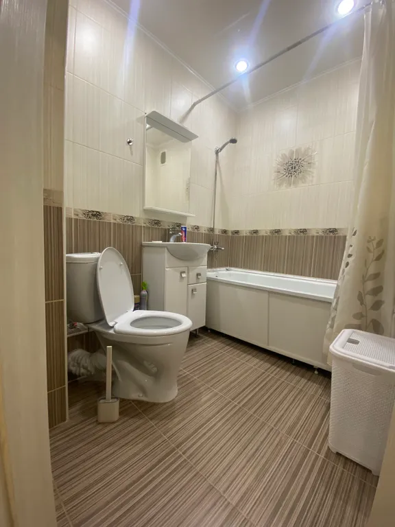 Квартира-студия с панорамным балконом в центре города