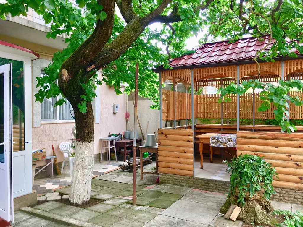 Уютный дом с беседкой