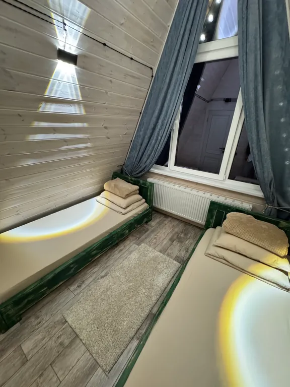 Уютный дом а-фрейм в сосновом лесу