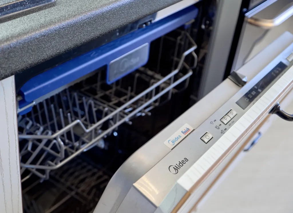 Двухкомнатные апартаменты возле парка со стороны "Долины роз"