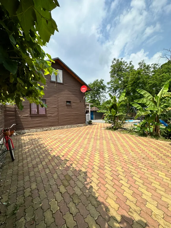 Загородный дом с бассейном и сауной