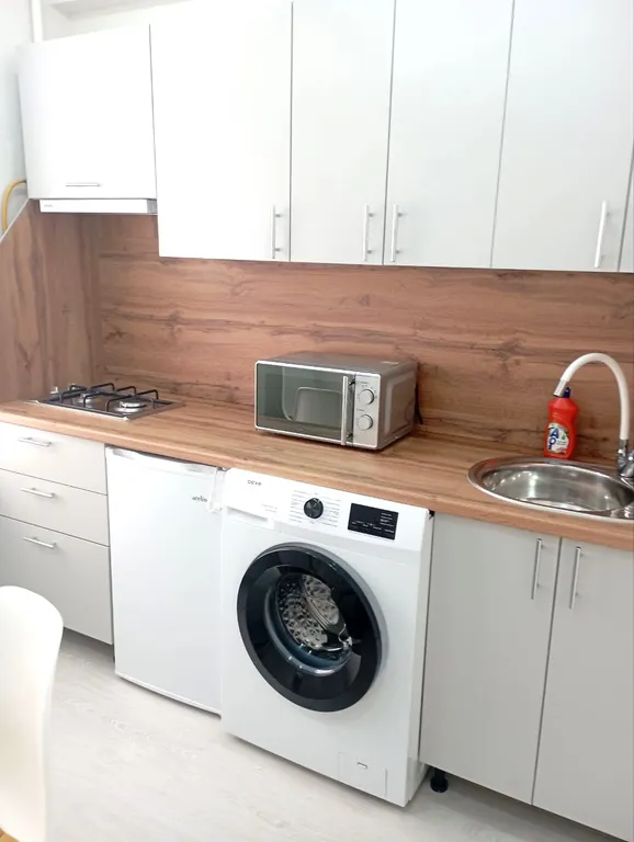 У набережной и пляжа Бриз