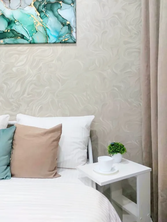 Светлая студия близко к центру