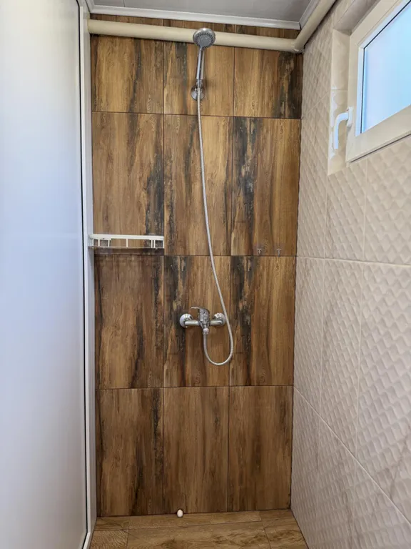 Четырёхкомнатный дом с двориком и мангалом – центр