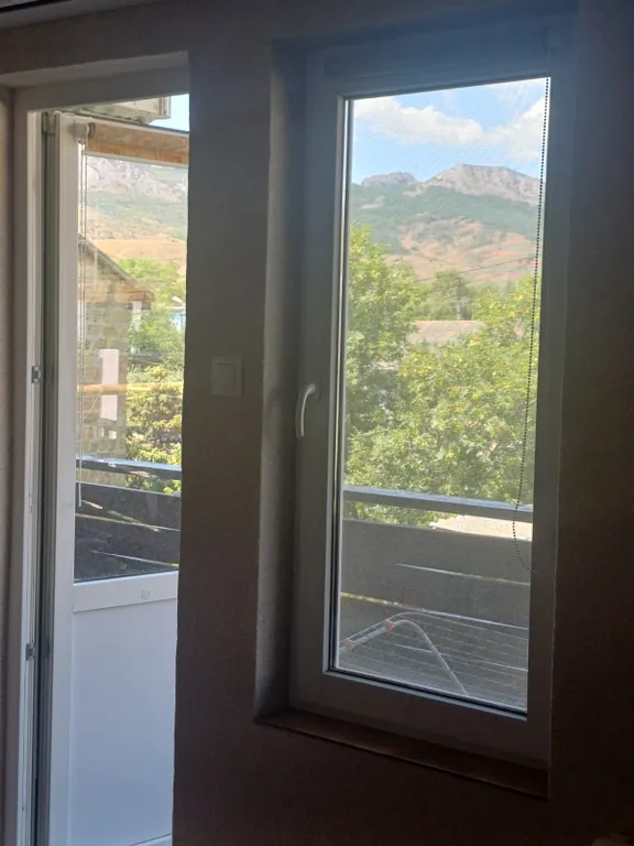 3х-местная комната в центре с балконом и видом на горы