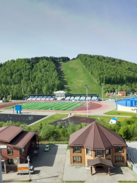 Современная квартира с кондиционером, с красивым видом на горы