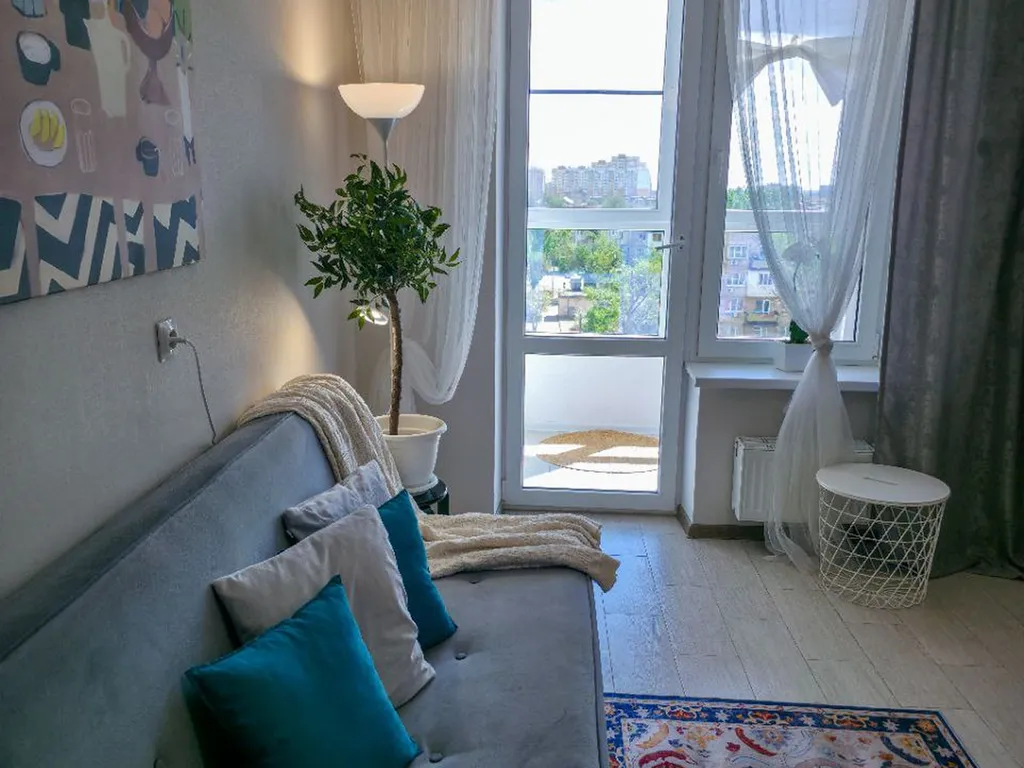 Уютная квартира с закрытым двором и парковкой (уютный дом)