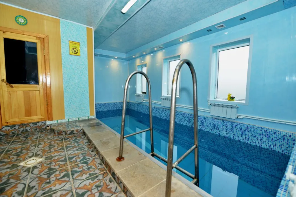 Дом с сауной и бассейном