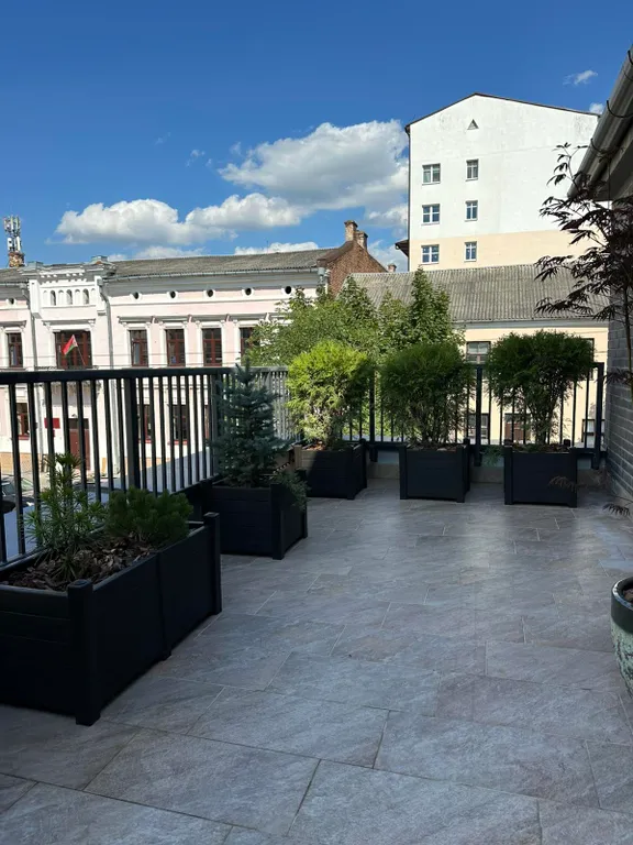 Эксклюзивная евродвушка с просторной террасой в самом сердце города