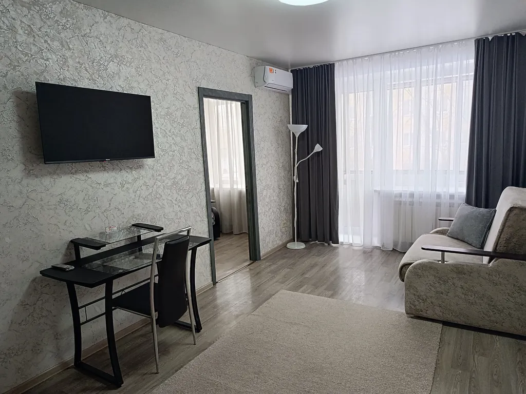 Отличная двухкомнатная квартира рядом с ЦУМом и Дворцом Спорта