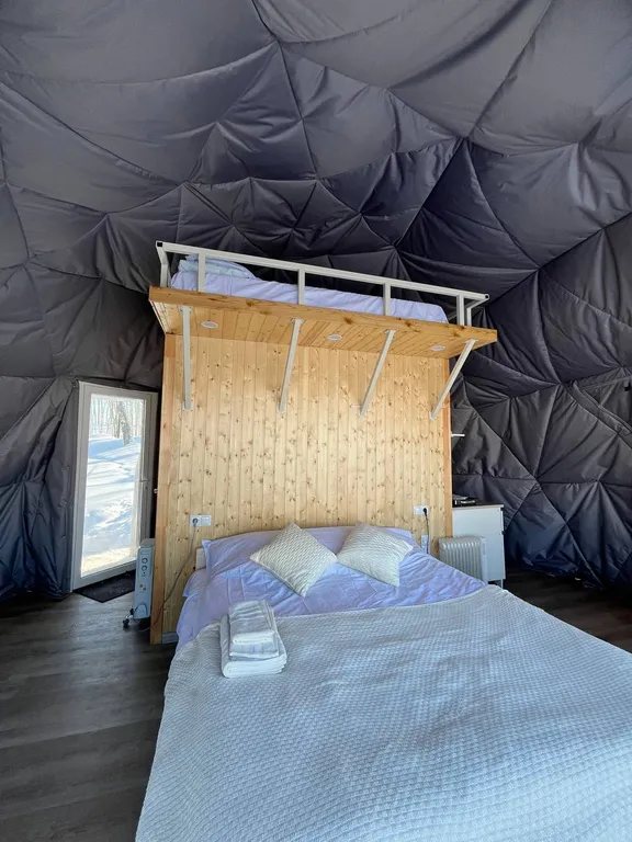 Дом-Сфера на озере