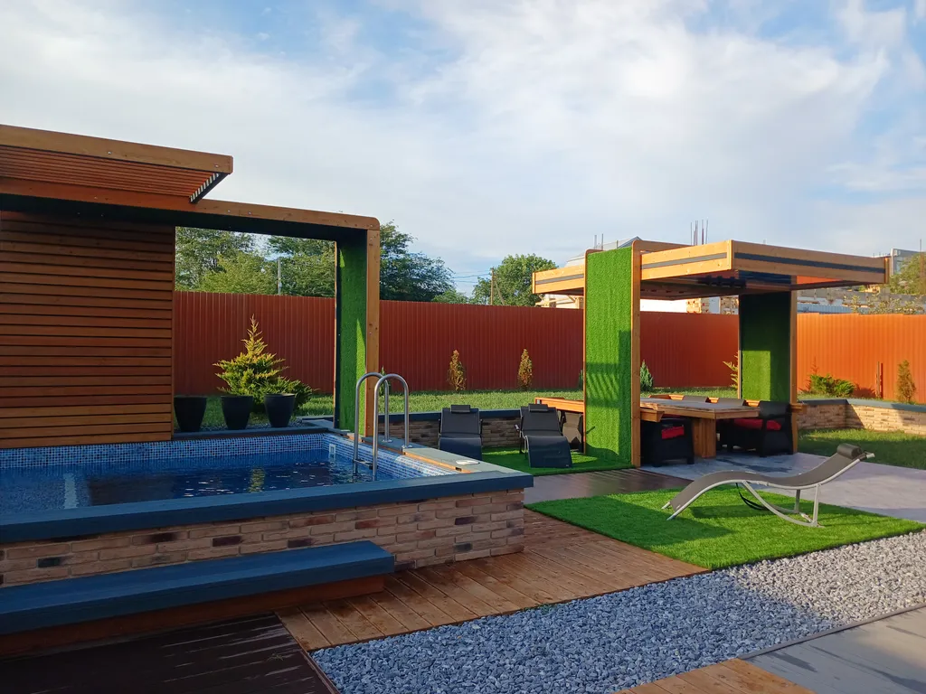 Дом с бассейном