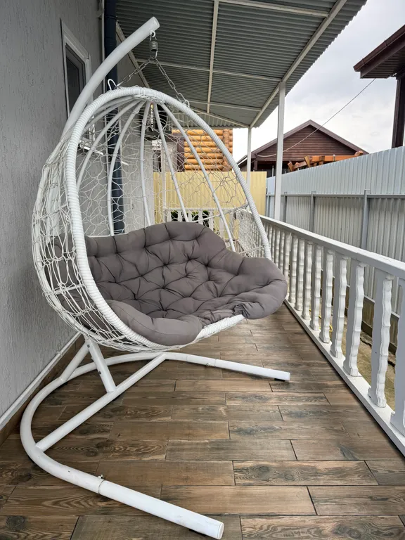 Дом с отдельным въездом и двором