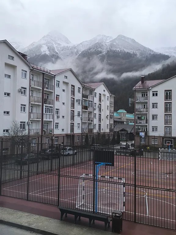 Квартира с балконом и видом на горы